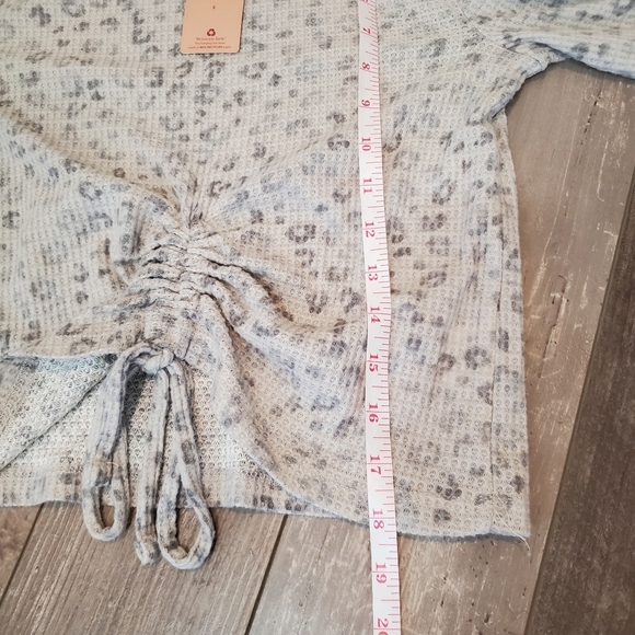 NWT Cozie by Pink Rose White Gray Leopard Print Drawstring Crop Top Size Small - Picture 14 of 15